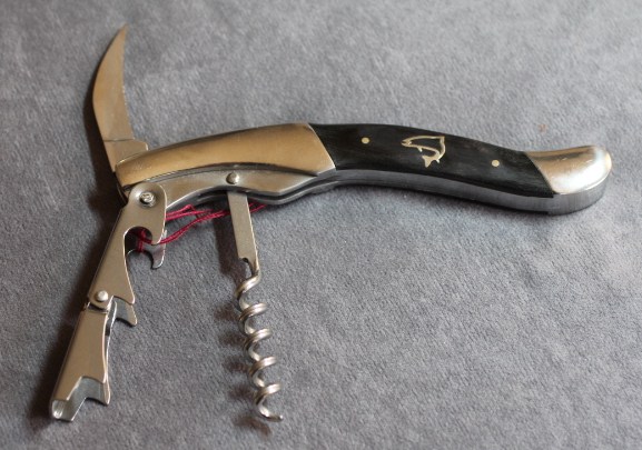 http://www.classicflyfisherman.com/Knives/knife_corkscrew/knife_corkscrew_1.JPG